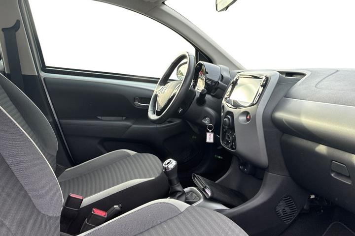 Sølv Toyota Aygo fra 2020