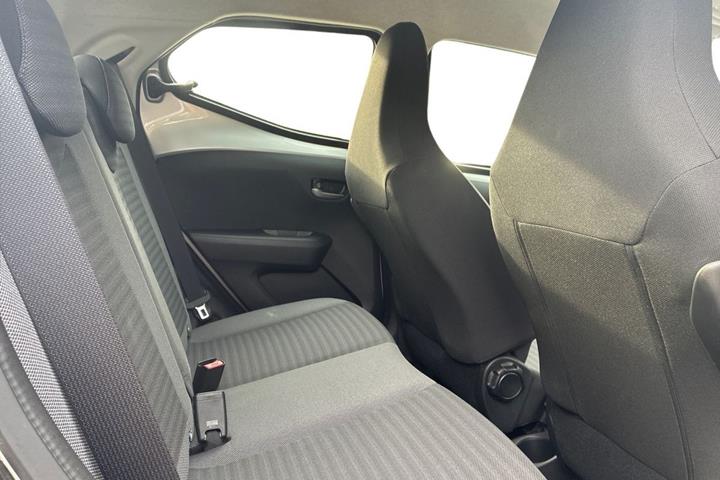 Sølv Toyota Aygo fra 2020