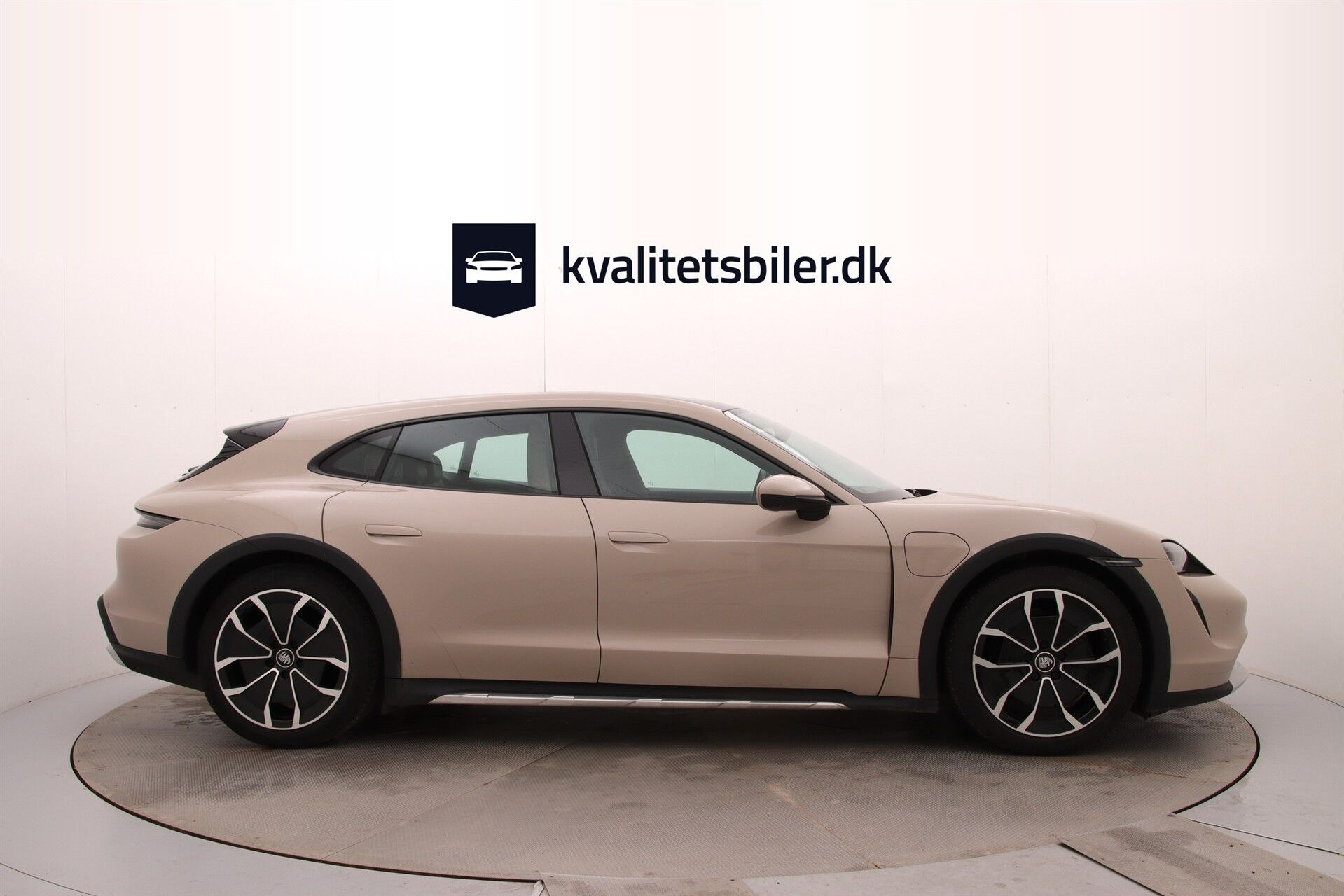 Brun Porsche Taycan fra 2022