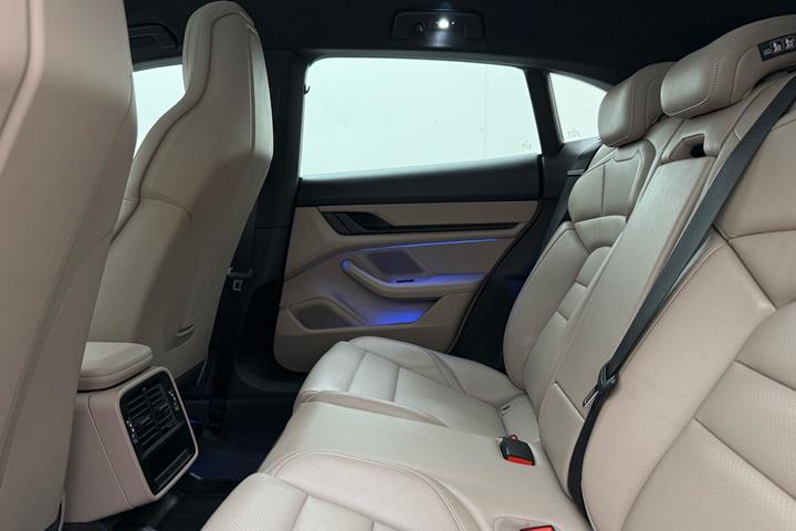 Brun Porsche Taycan fra 2022