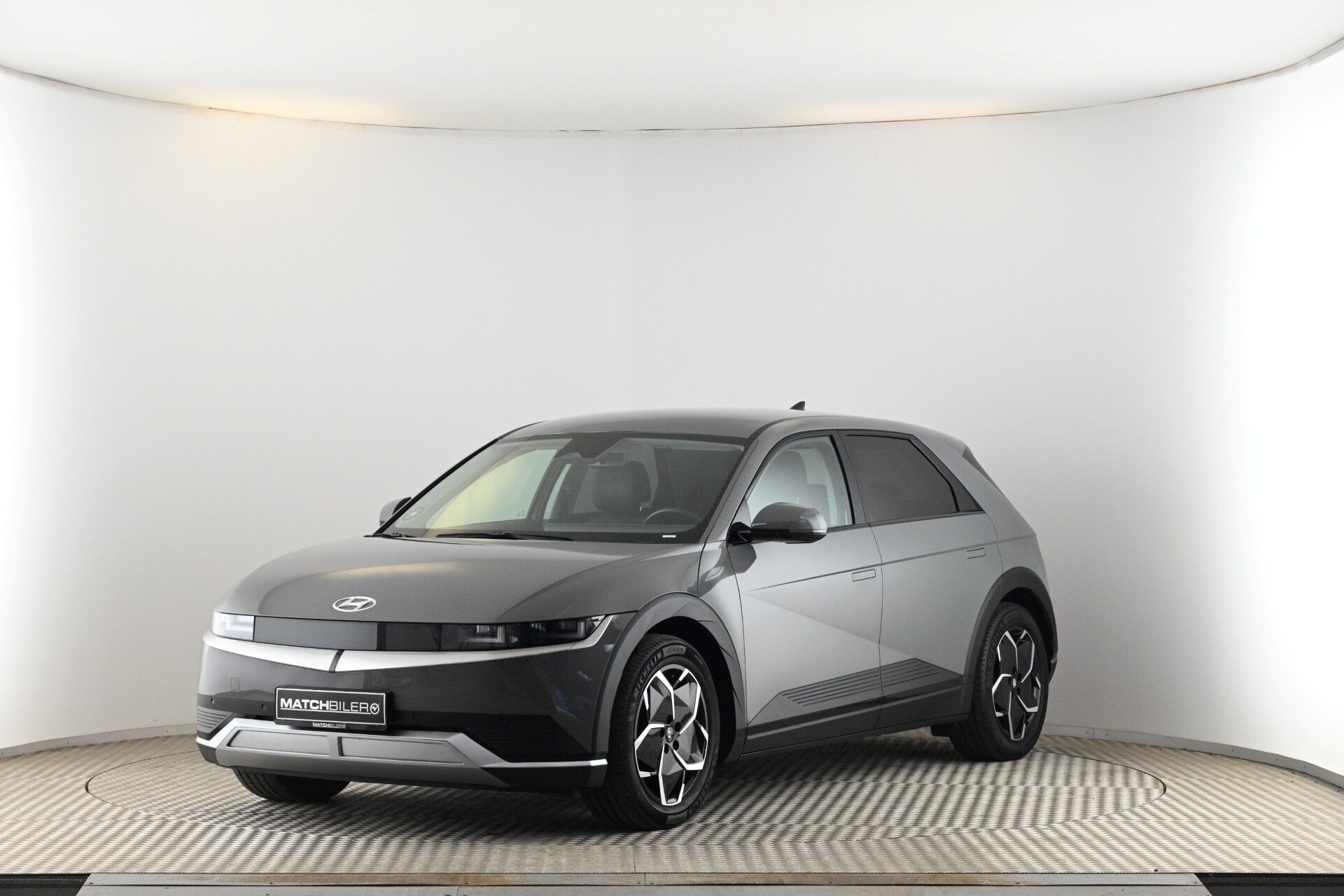 Grå Hyundai Ioniq 5 fra 2023