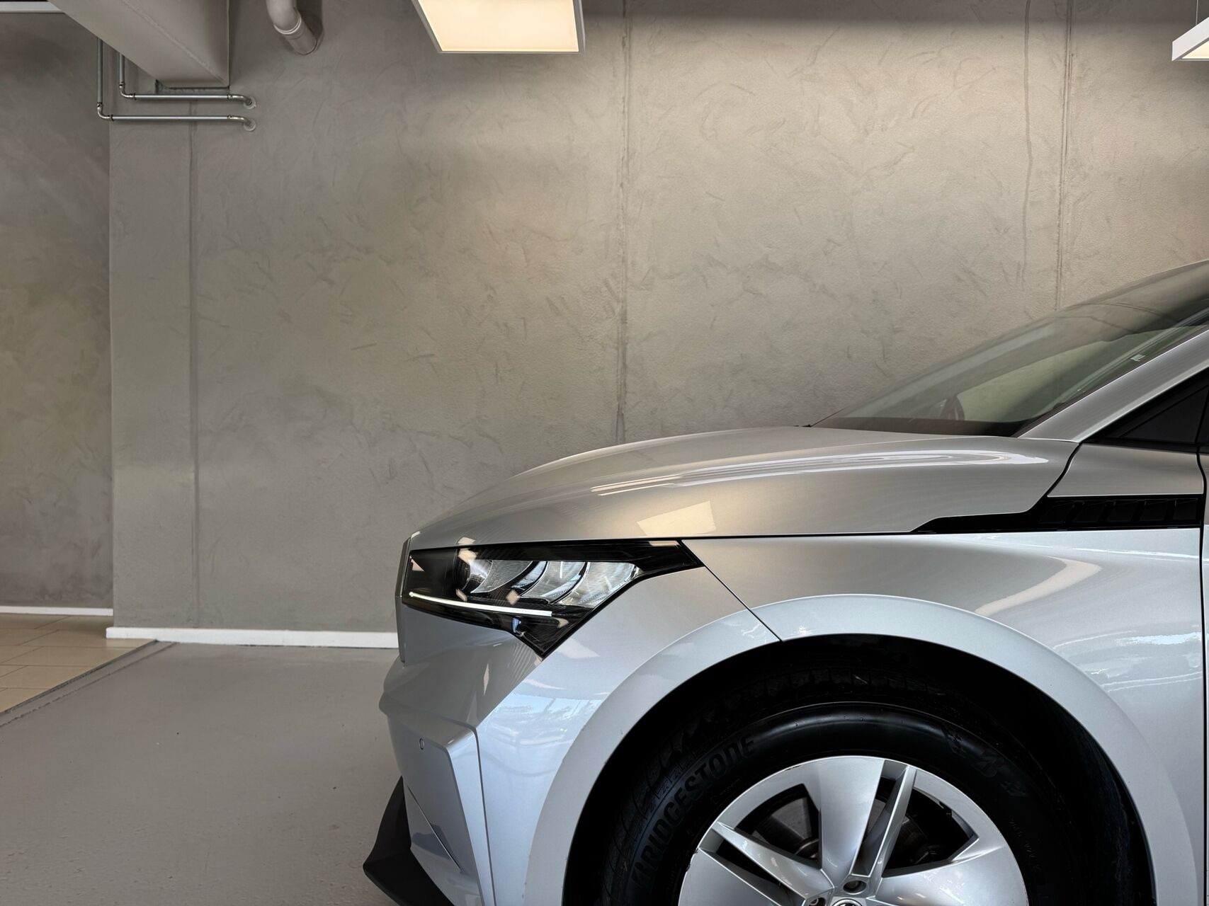 Sølv Skoda Enyaq fra 2021