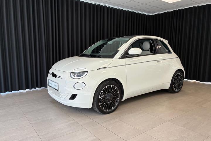 Hvid Fiat 500e fra 2023