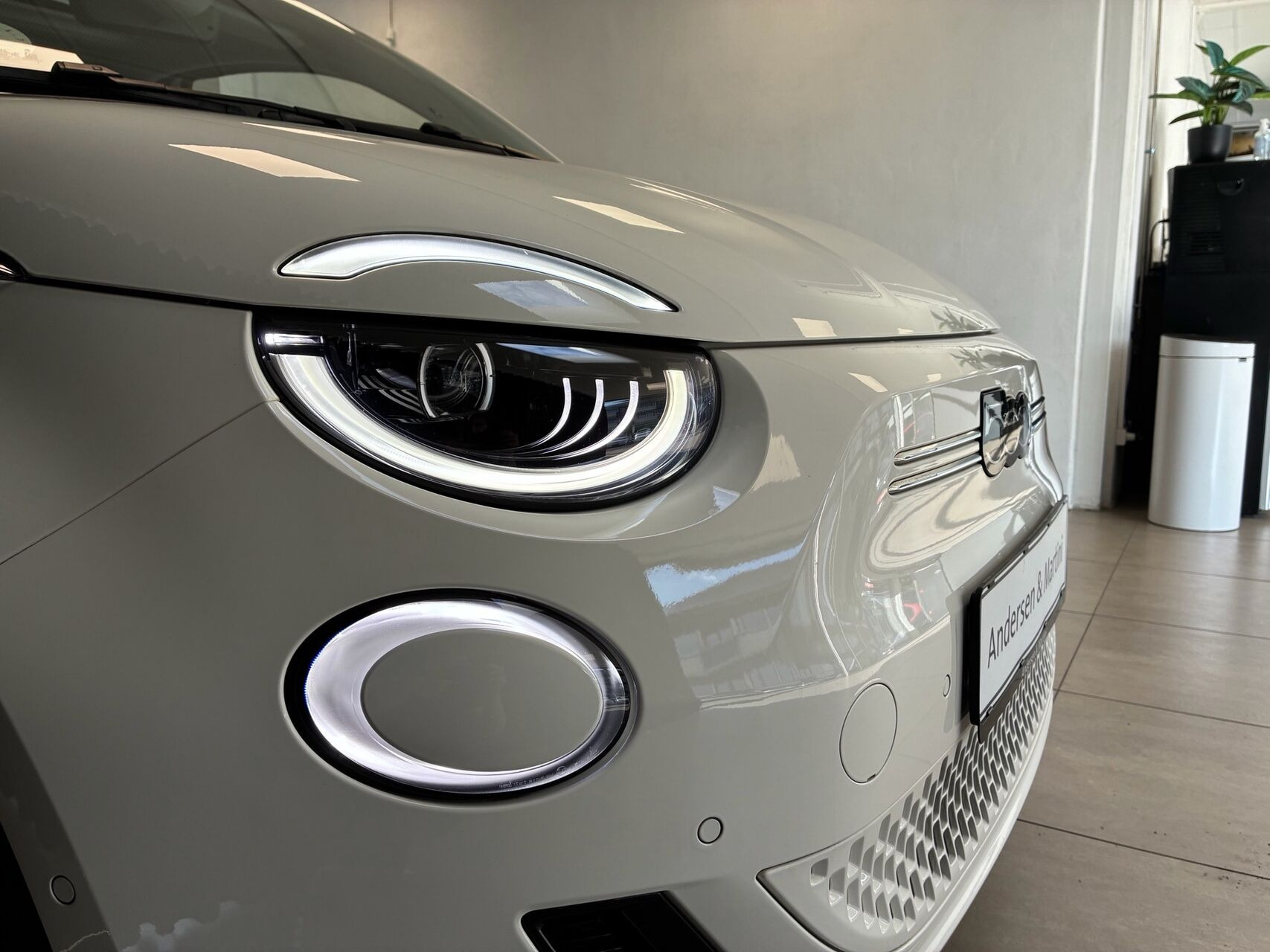 Hvid Fiat 500e fra 2023