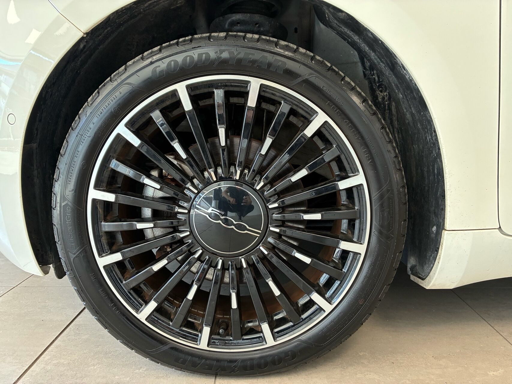 Hvid Fiat 500e fra 2023