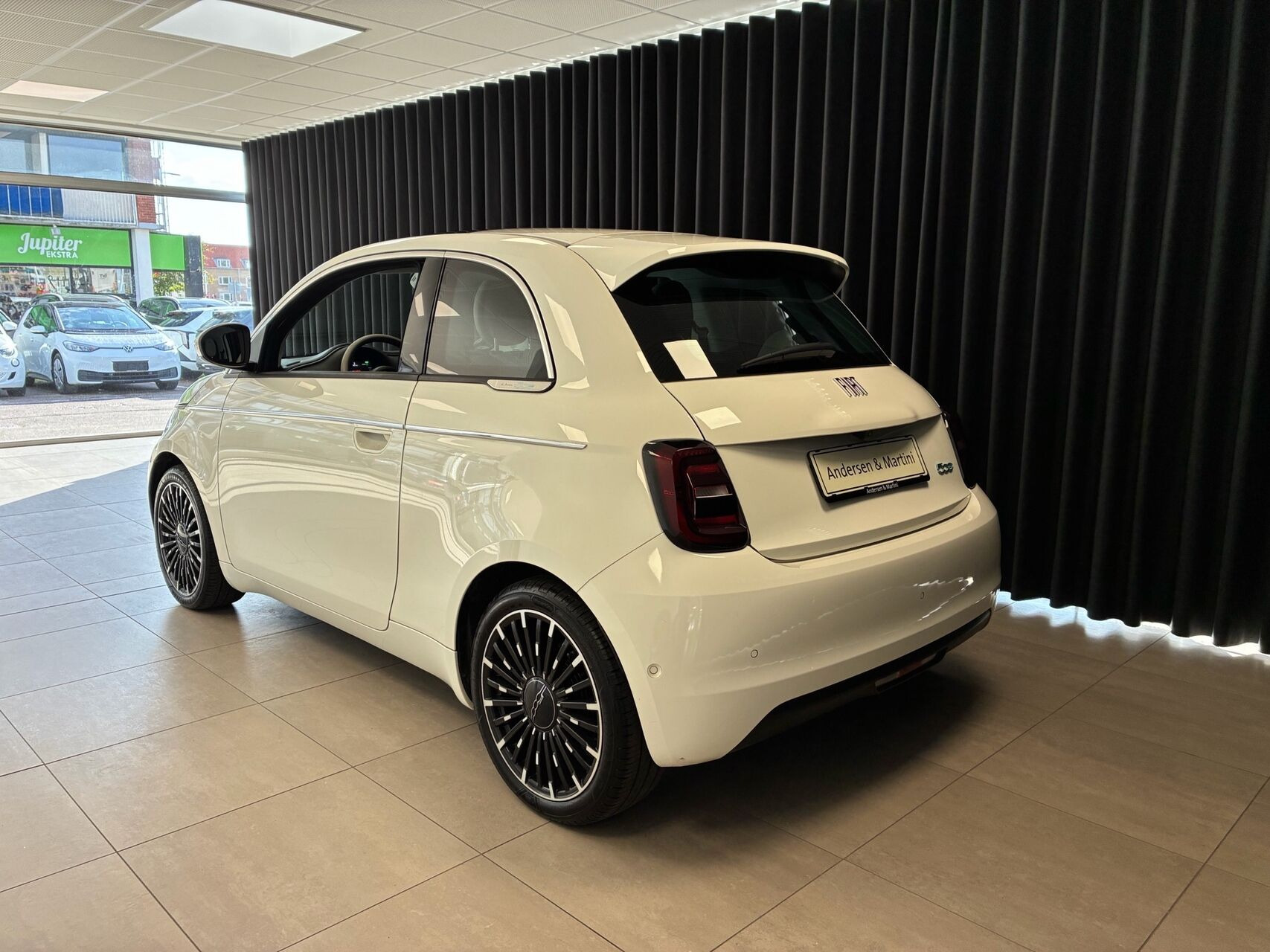 Hvid Fiat 500e fra 2023