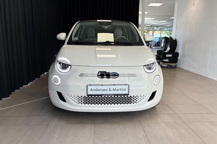 Hvid Fiat 500e fra 2023