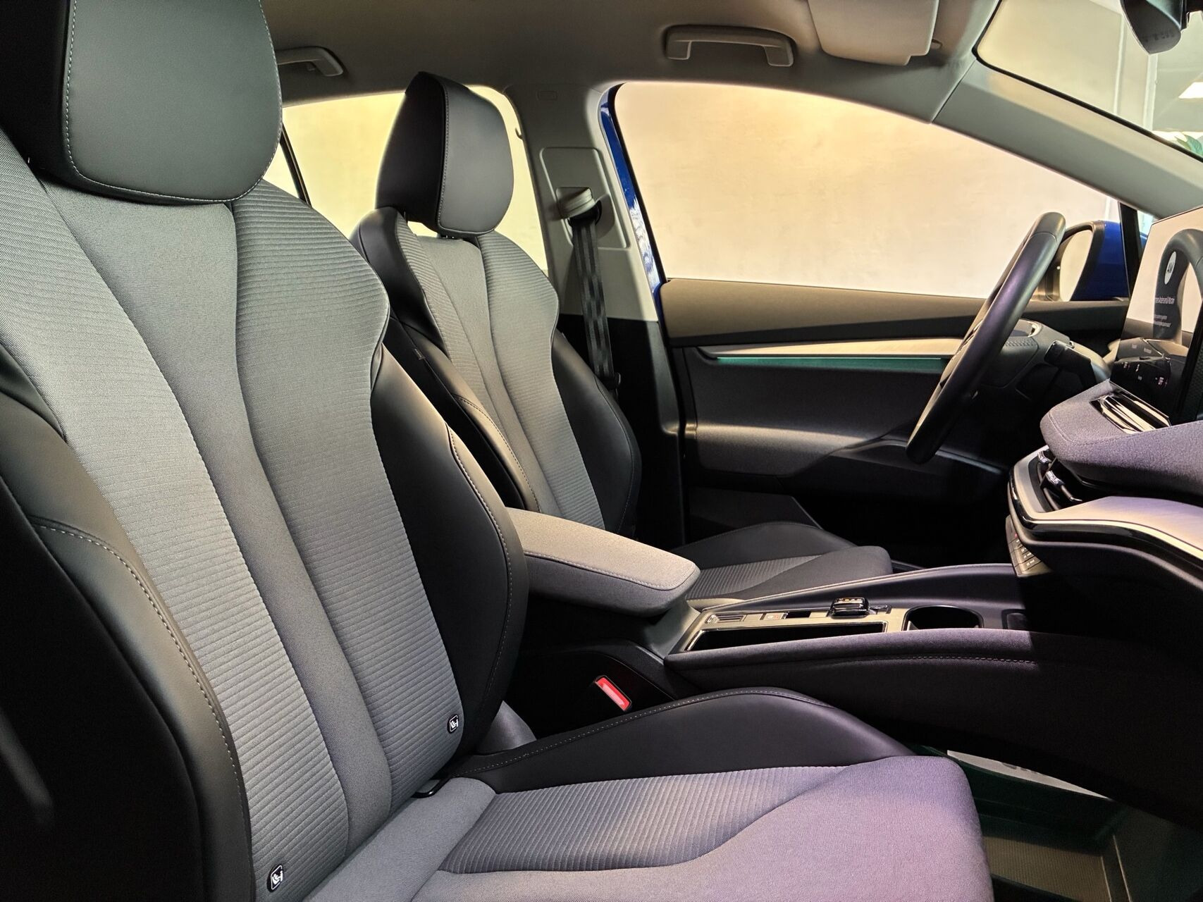 Blå Skoda Enyaq fra 2024
