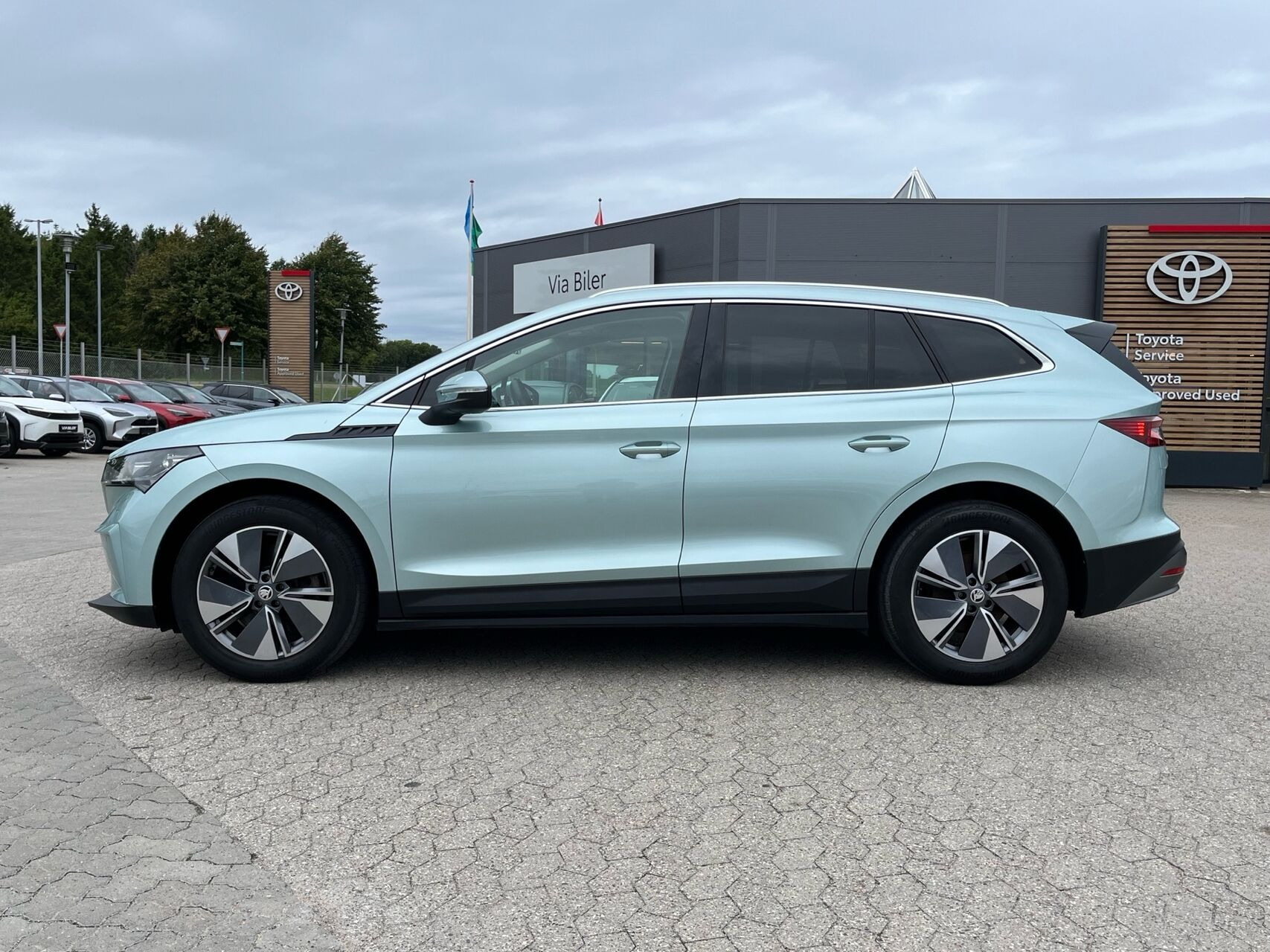 Grå Skoda Enyaq fra 2022