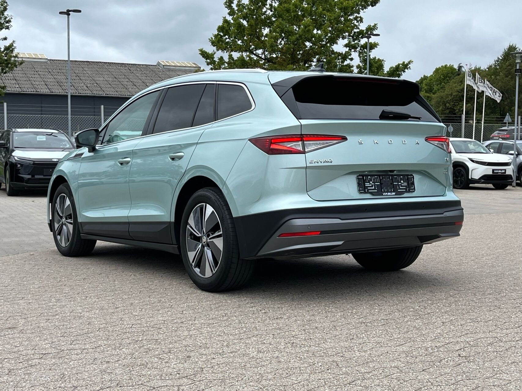 Grå Skoda Enyaq fra 2022