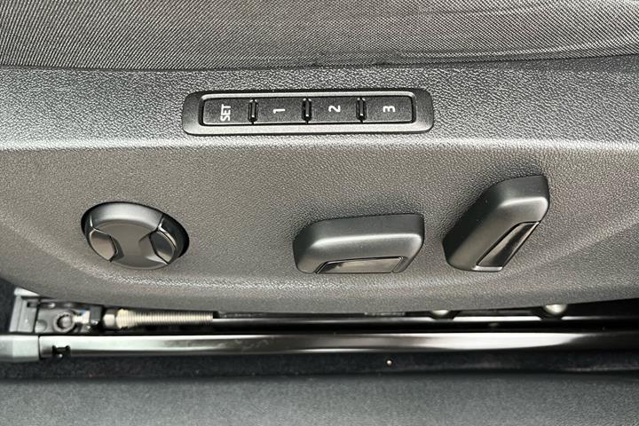 Grå Skoda Enyaq fra 2022