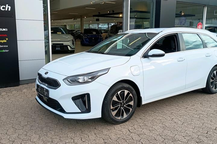 Hvid Kia Ceed fra 2020 set udefra