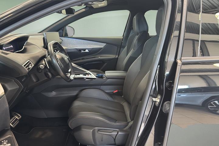 Sort Peugeot 5008 fra 2024