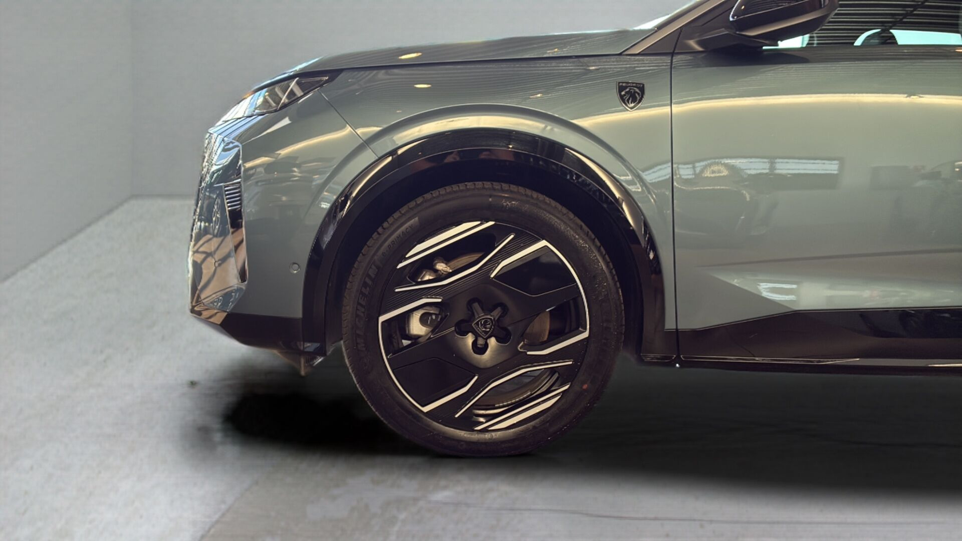 Blå Peugeot e-5008 fra 2025