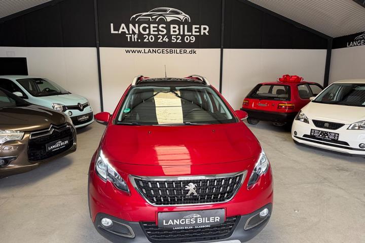 Rød Peugeot 2008 fra 2019