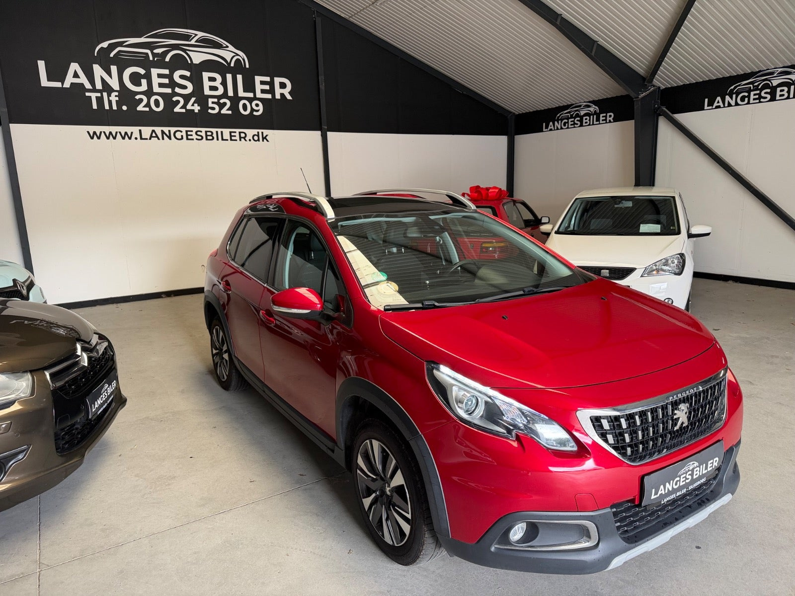 Rød Peugeot 2008 fra 2019