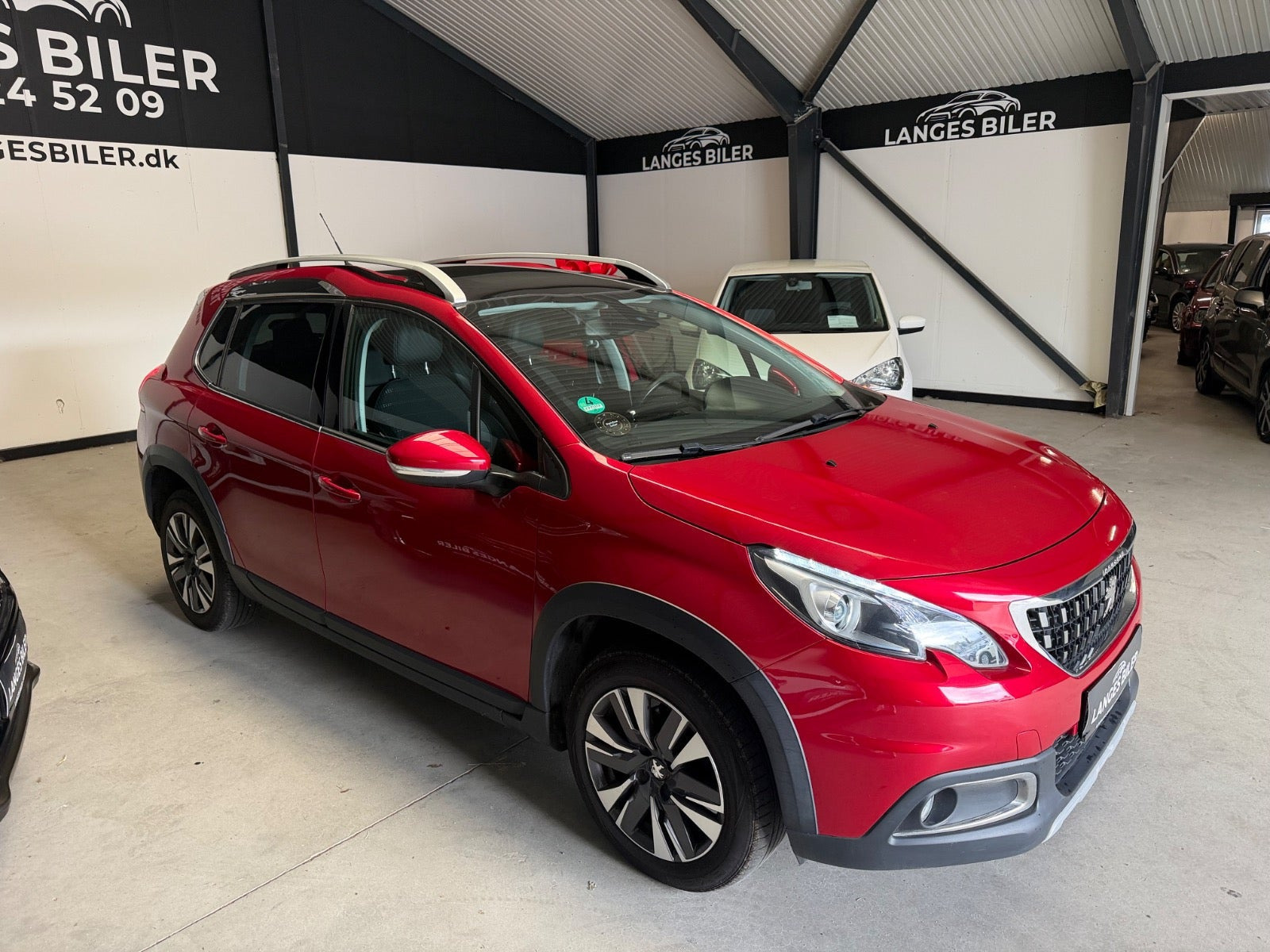 Rød Peugeot 2008 fra 2019