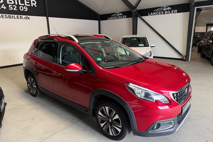 Rød Peugeot 2008 fra 2019