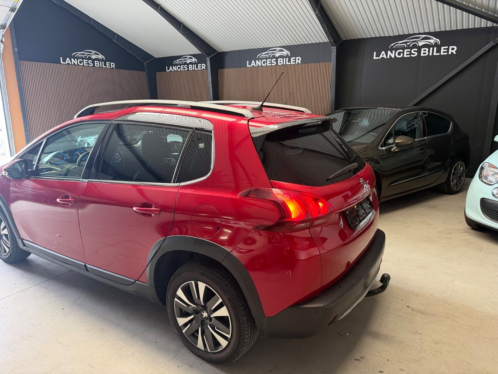 Rød Peugeot 2008 fra 2019