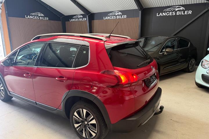 Rød Peugeot 2008 fra 2019