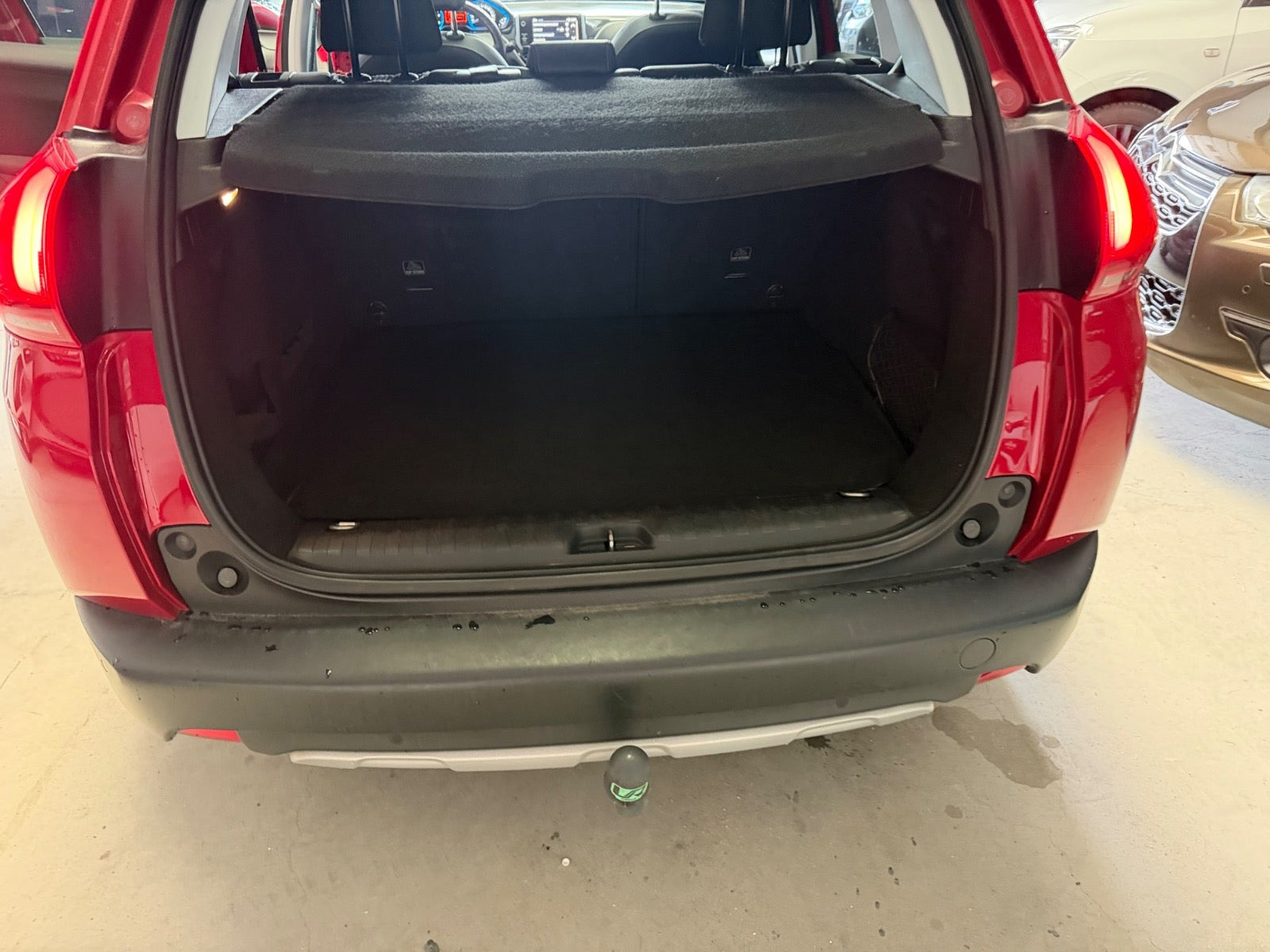Rød Peugeot 2008 fra 2019