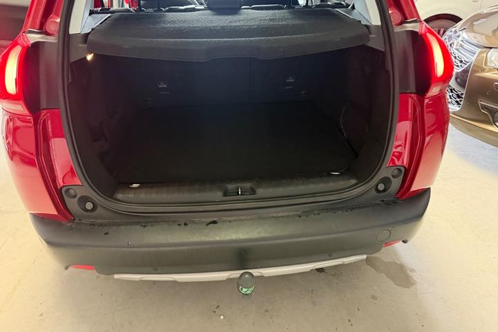 Rød Peugeot 2008 fra 2019