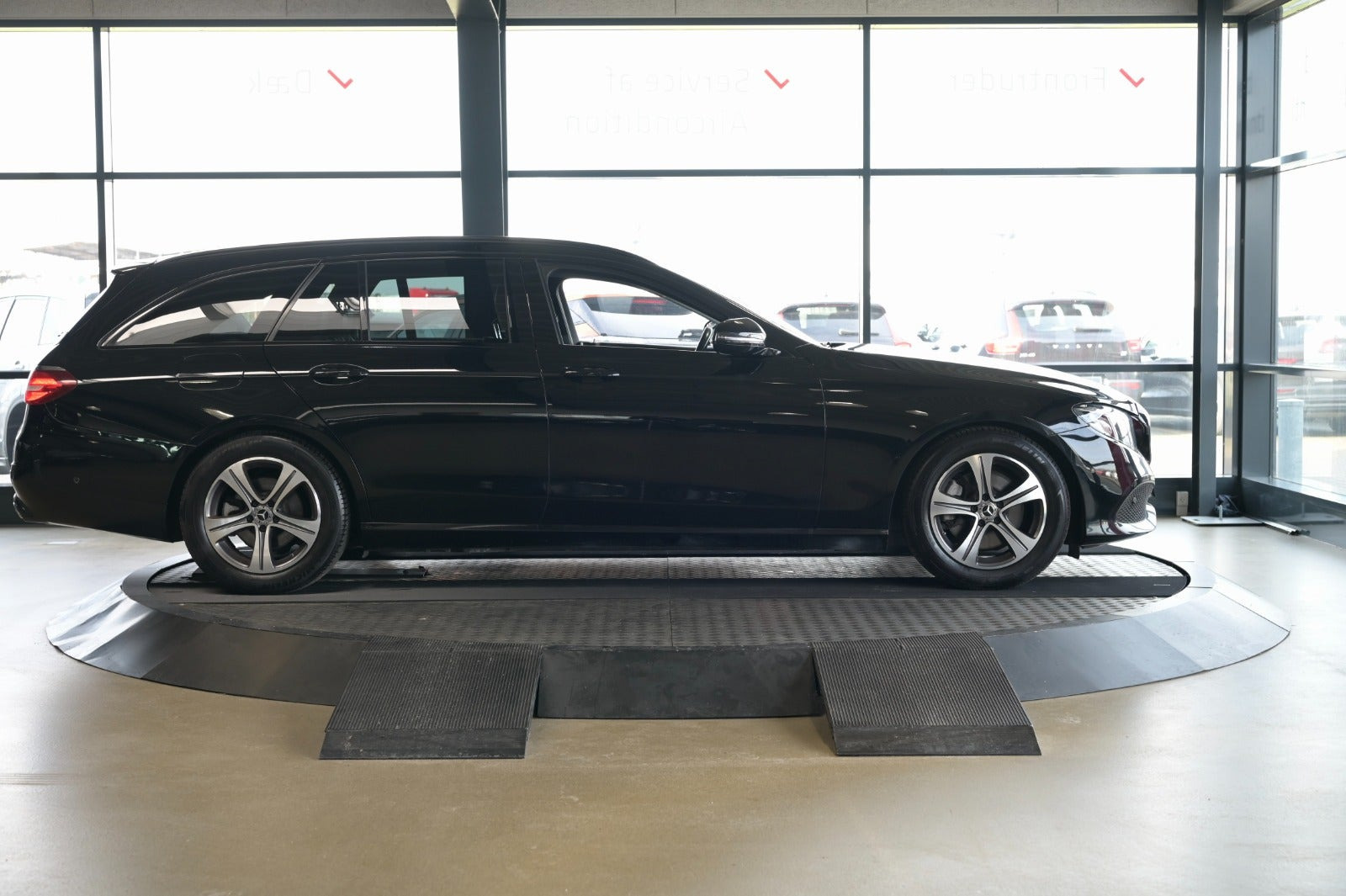 Sort Mercedes E220 d fra 2018