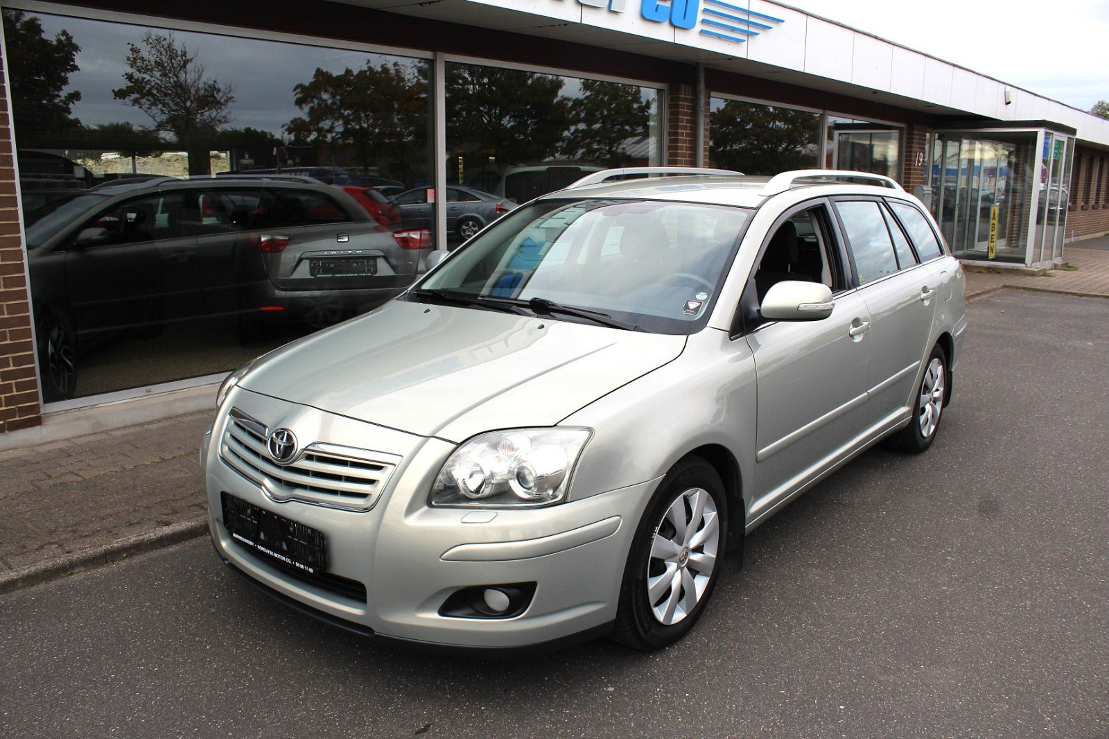 Grøn Toyota Avensis fra 2007