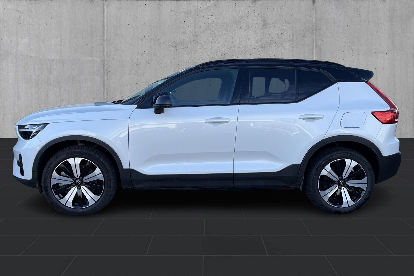 Hvid Volvo XC40 fra 2023