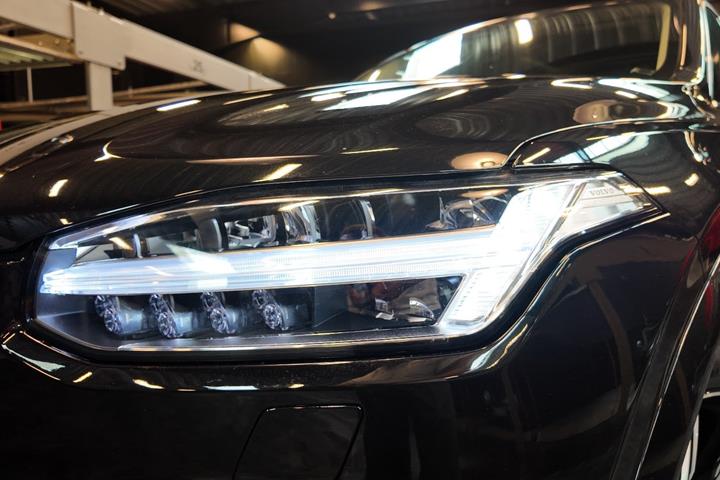 Sort Volvo XC90 fra 2023
