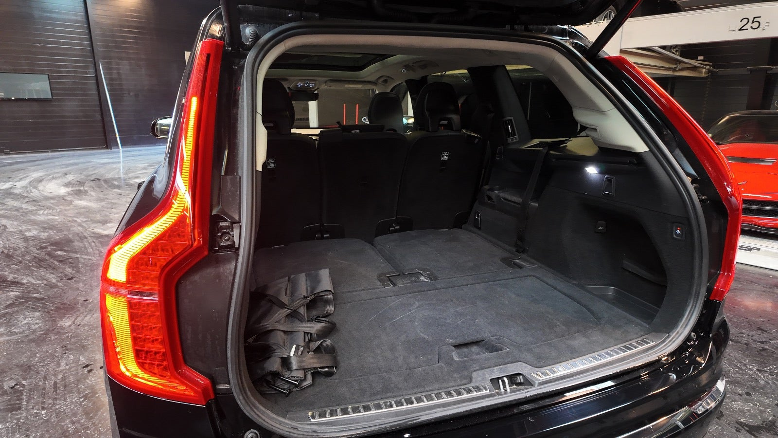 Sort Volvo XC90 fra 2023