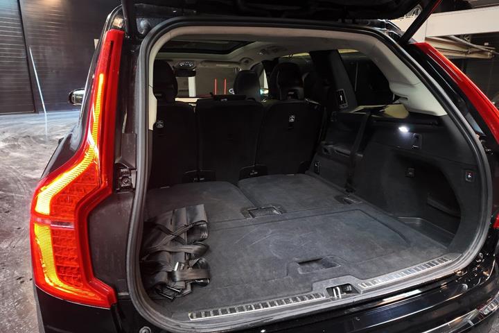 Sort Volvo XC90 fra 2023