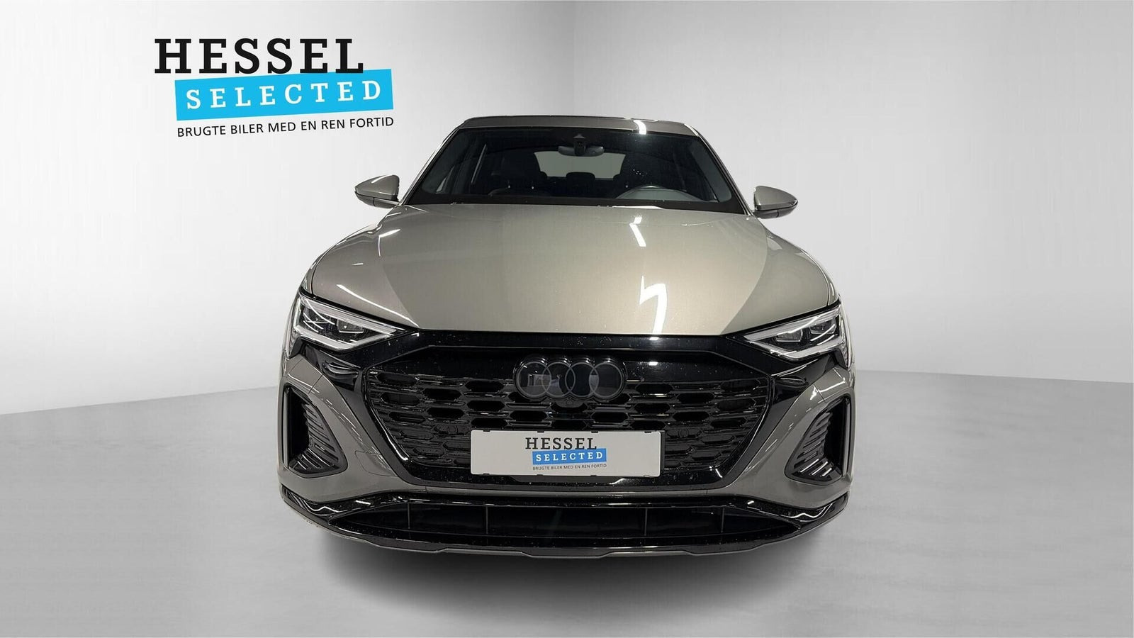 Grå Audi Q8 e-tron fra 2023