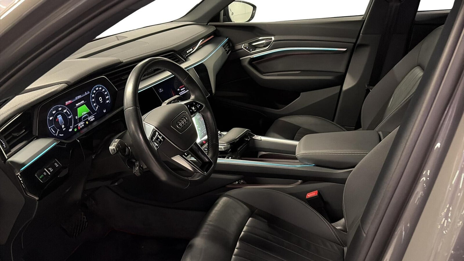 Grå Audi Q8 e-tron fra 2023
