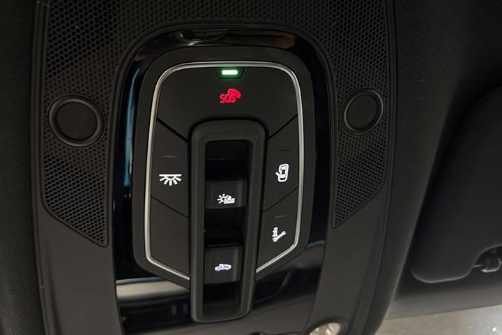 Grå Audi Q8 e-tron fra 2023