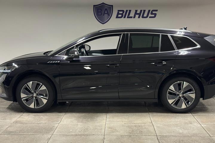 Sort Skoda Enyaq fra 2025