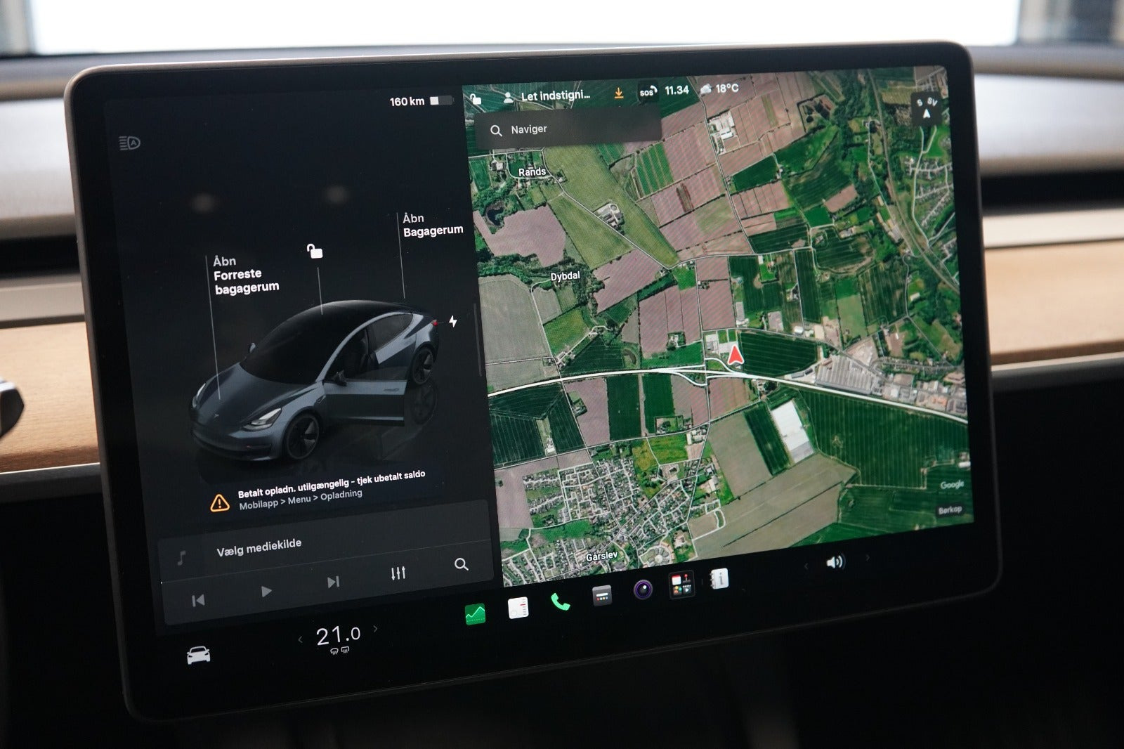 Grå Tesla Model 3 fra 2022