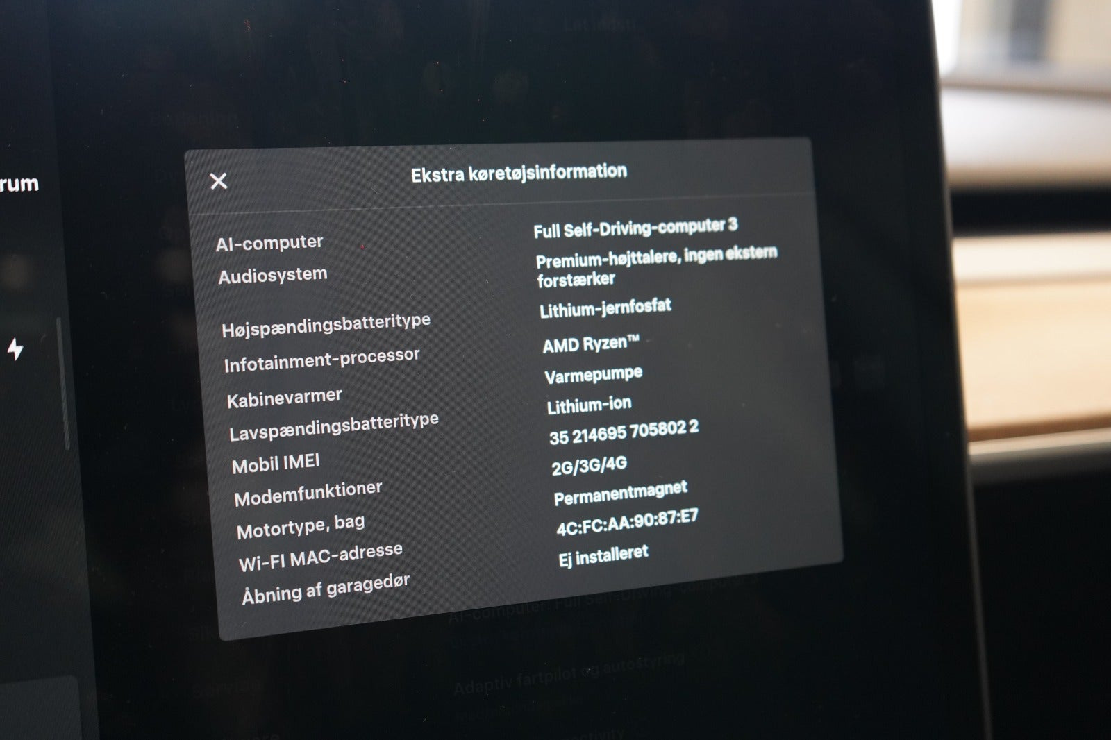 Grå Tesla Model 3 fra 2022