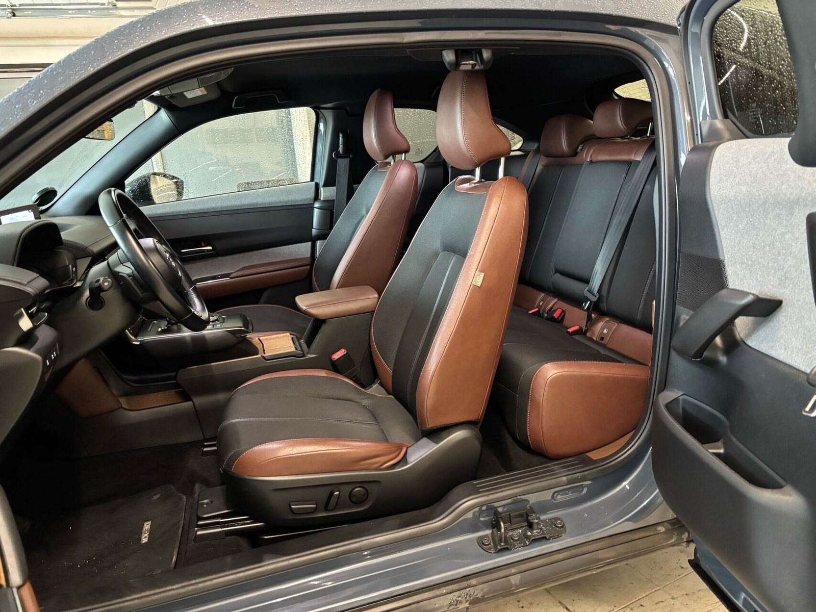 Grå Mazda MX-30 fra 2020