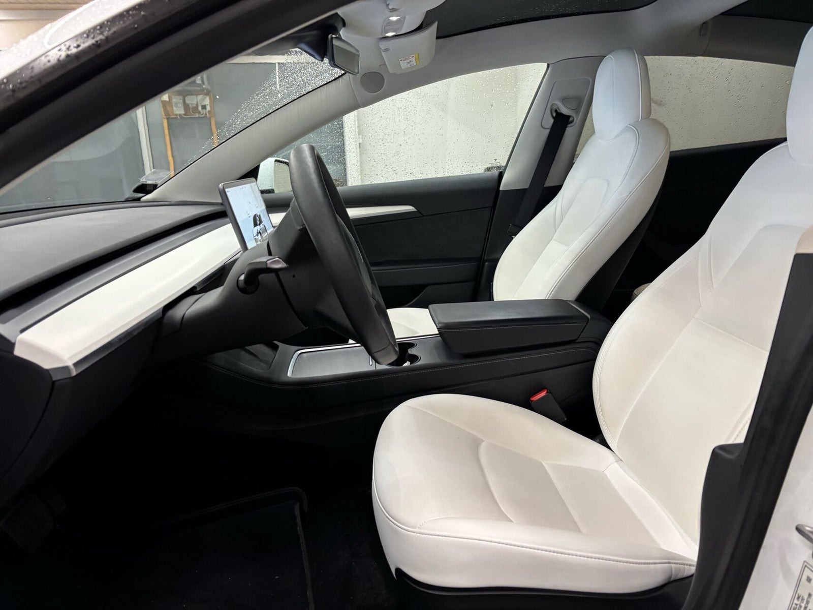 Hvid Tesla Model 3 fra 2022