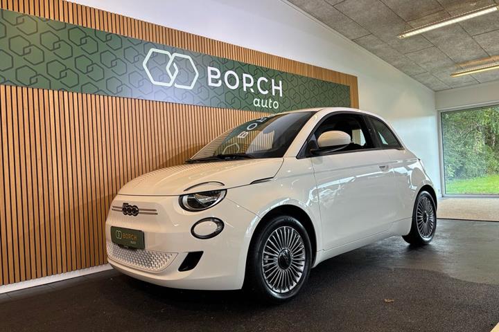 Hvid Fiat 500e fra 2023