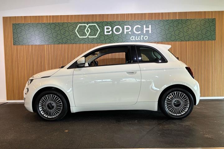 Hvid Fiat 500e fra 2023