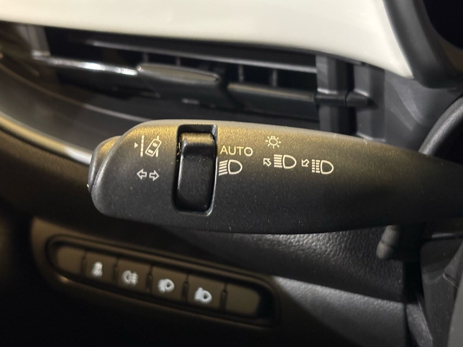 Hvid Fiat 500e fra 2023