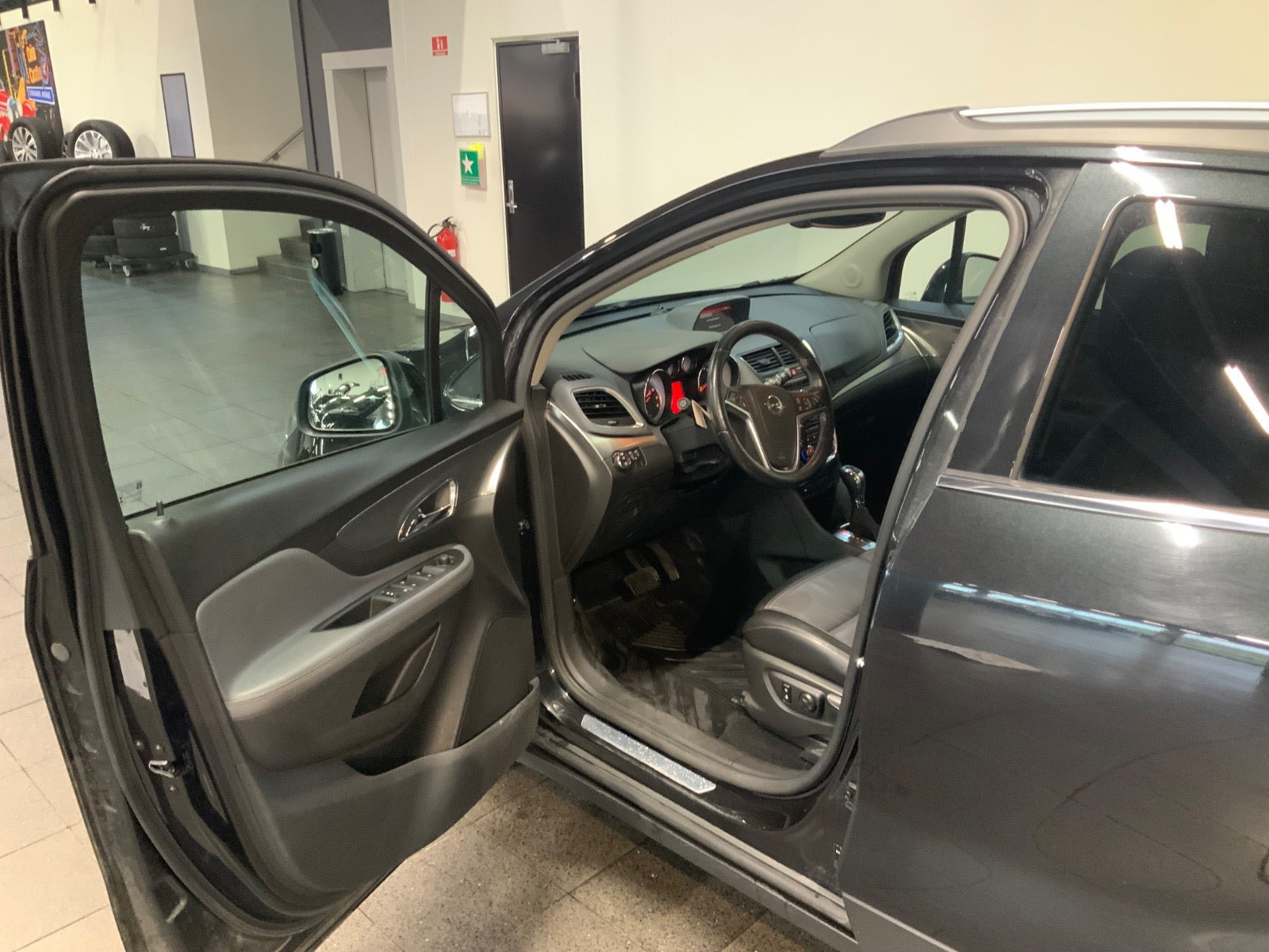 Sort Opel Mokka fra 2016