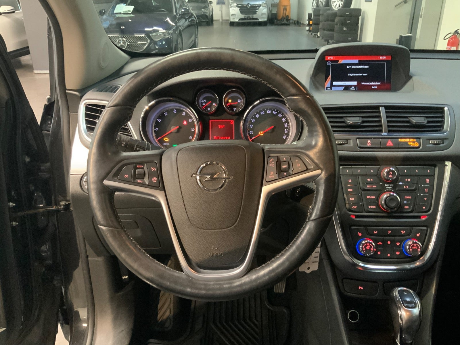 Sort Opel Mokka fra 2016