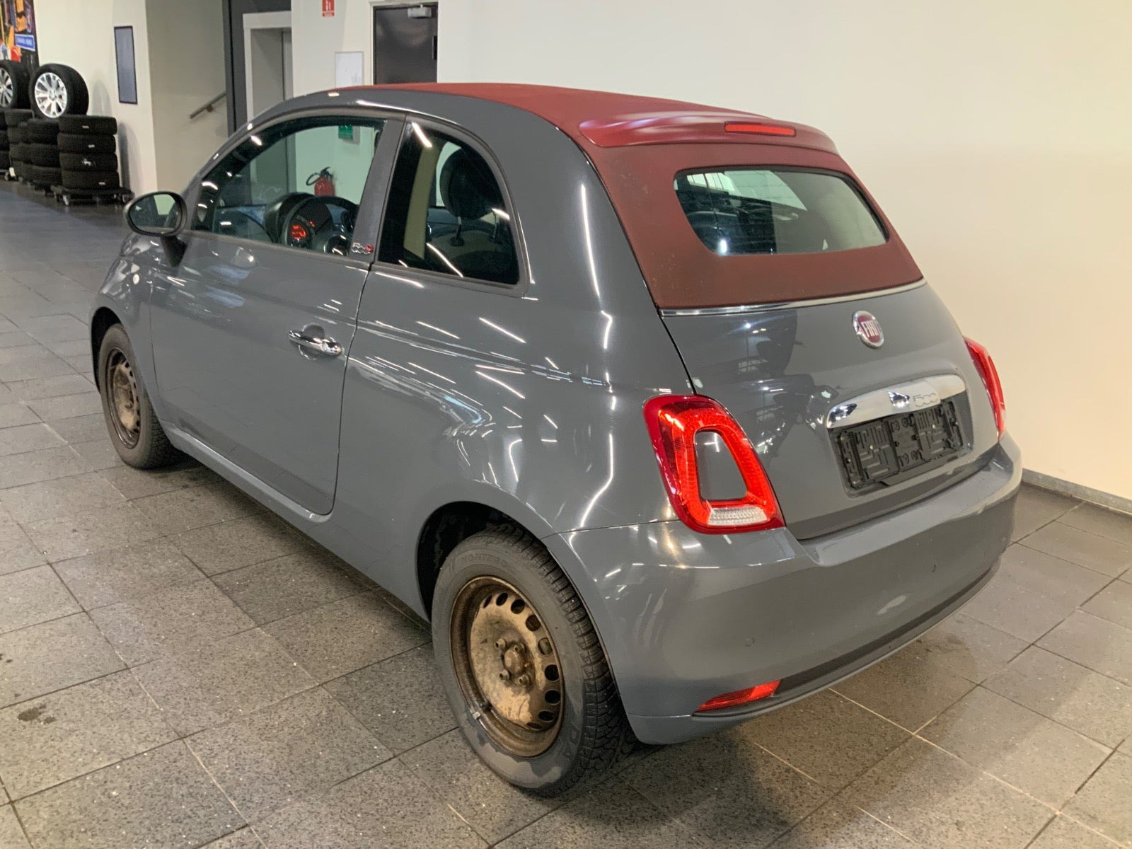 Grå Fiat 500C fra 2016