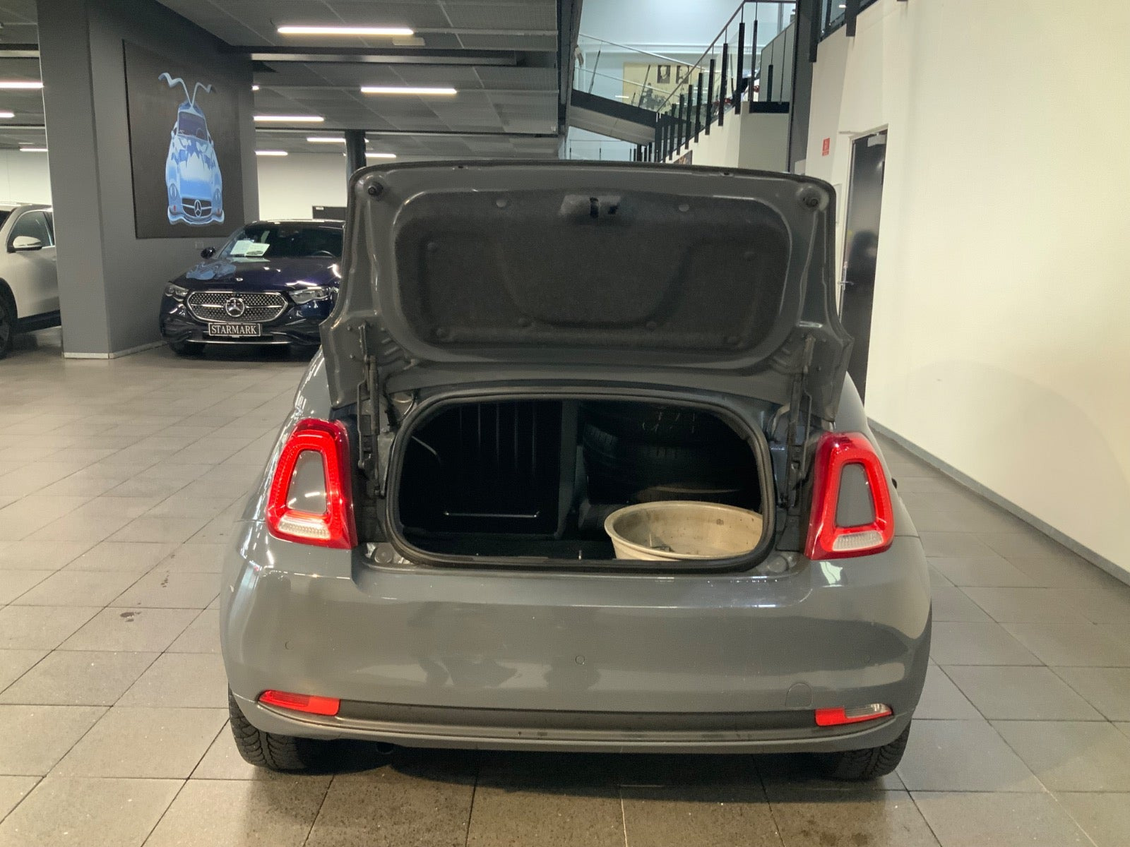 Grå Fiat 500C fra 2016