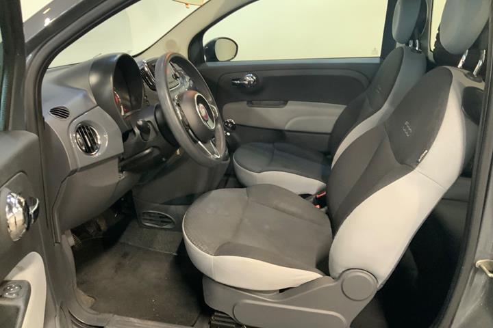 Grå Fiat 500C fra 2016