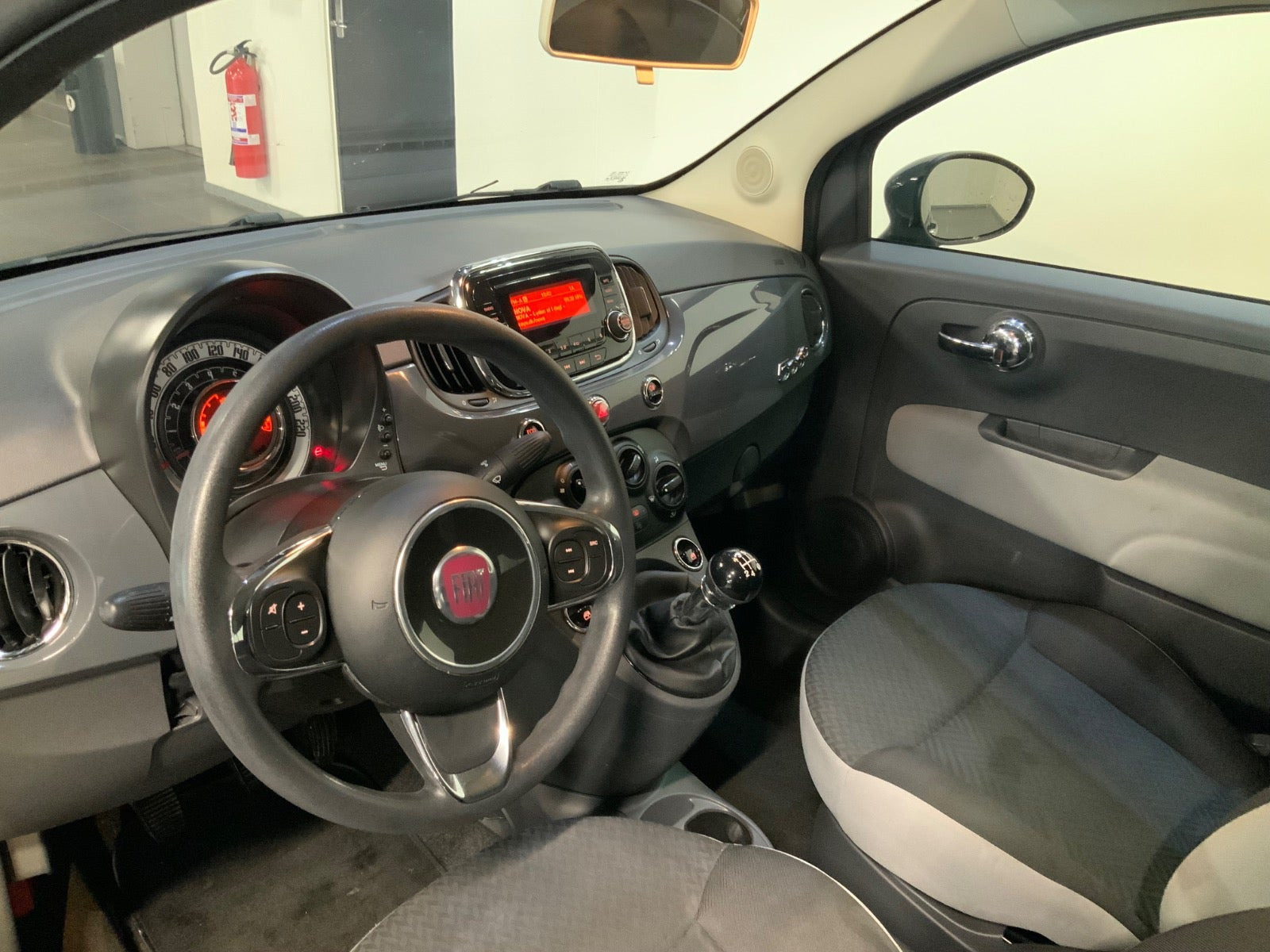 Grå Fiat 500C fra 2016