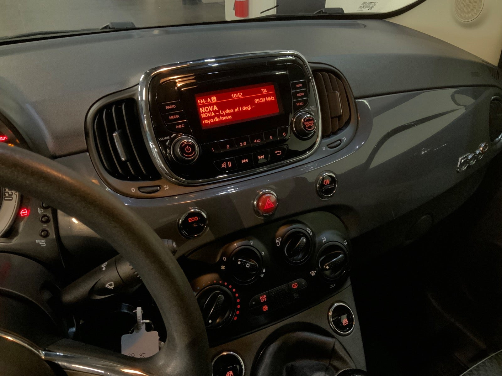 Grå Fiat 500C fra 2016
